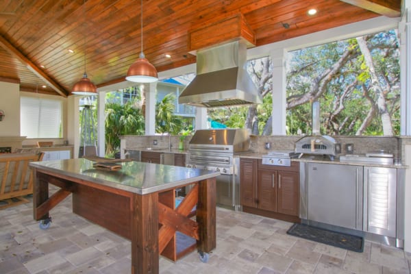 8 Outdoor Kitchen Design Trends For Southwest Florida Home