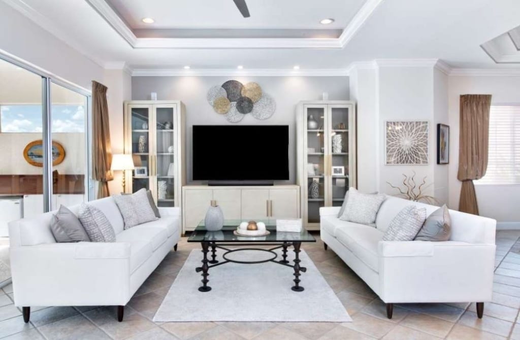 North Naples Living Room Tray Ceiling Treatment